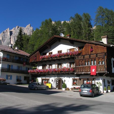 Hotel Al Larin Кортина д'Ампецо Екстериор снимка